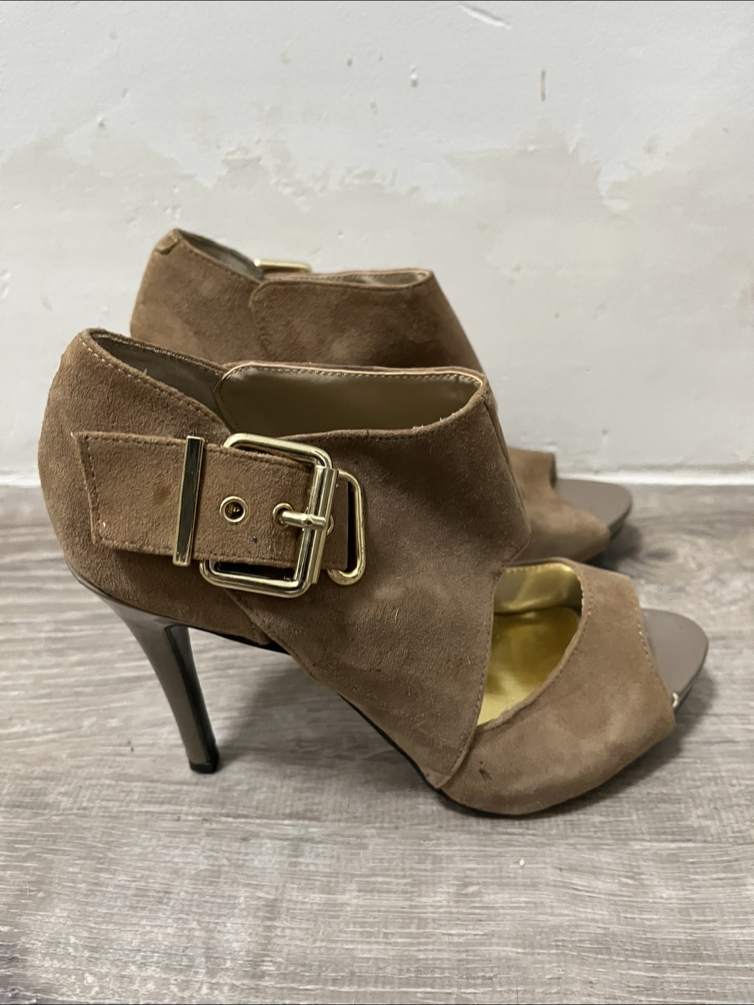 Nine West Beige Suede Heels - Size 6.5 - photo 5