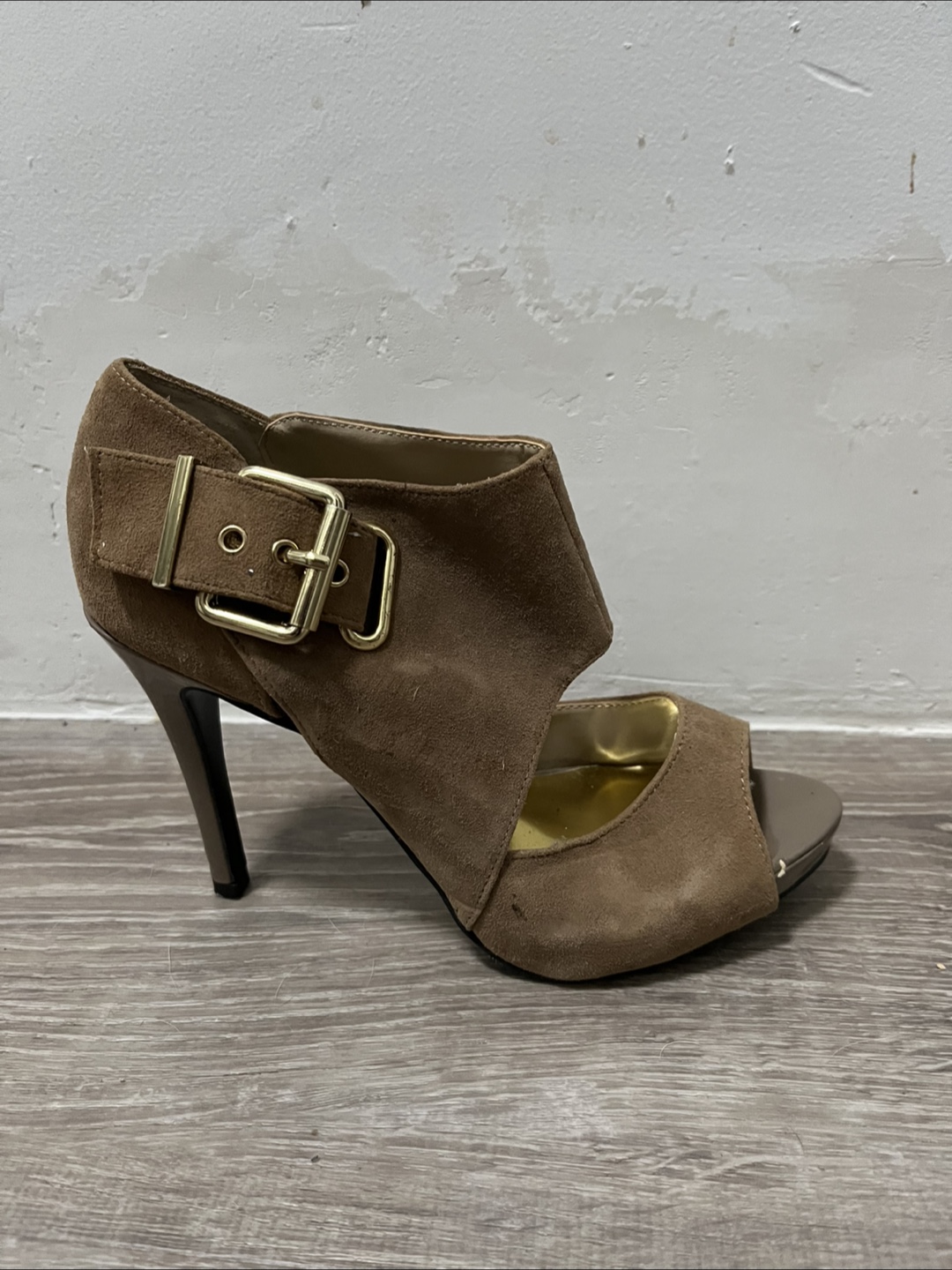 Nine West Beige Suede Heels - Size 6.5