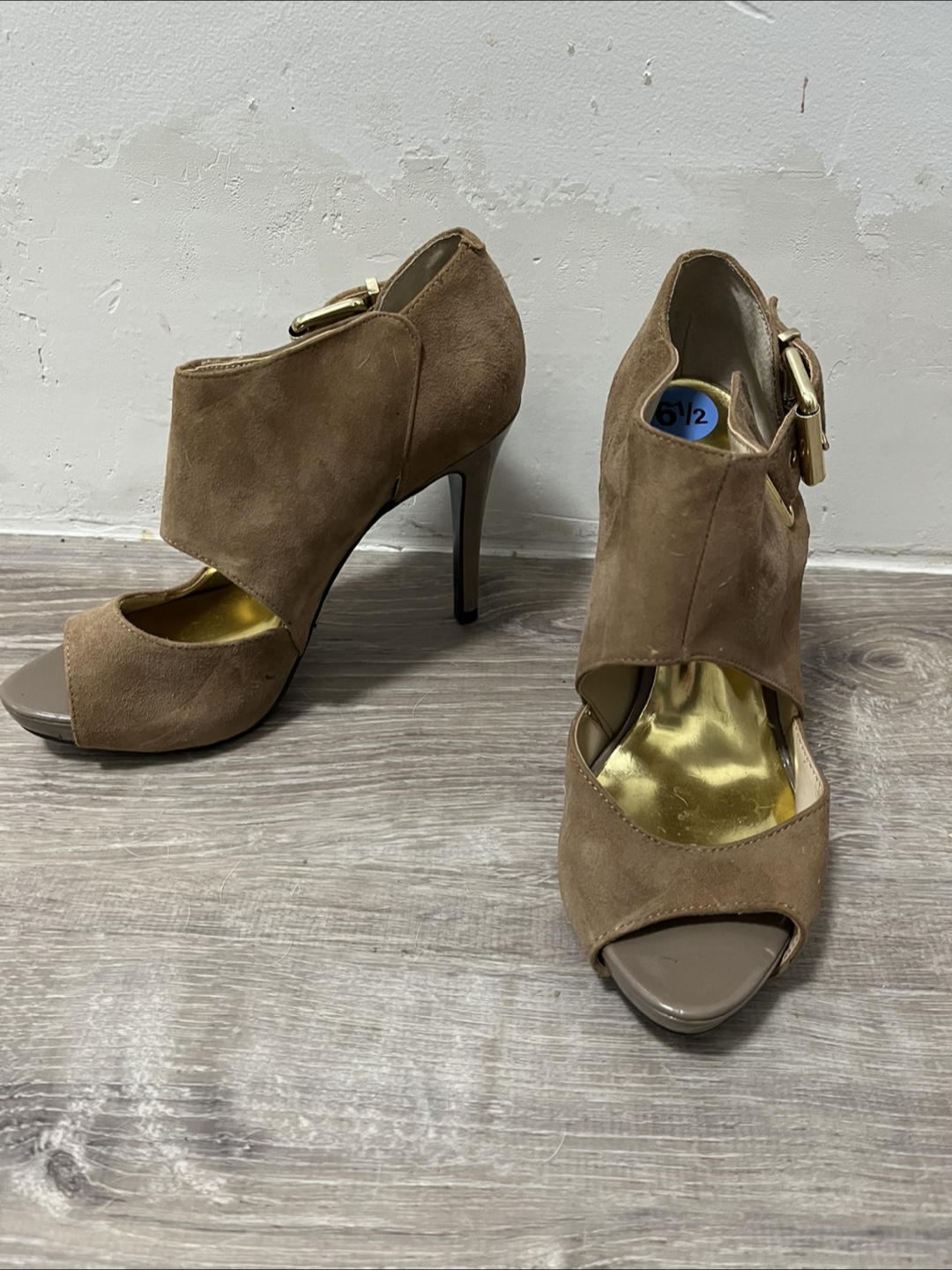 Nine West Beige Suede Heels - Size 6.5 - photo 2