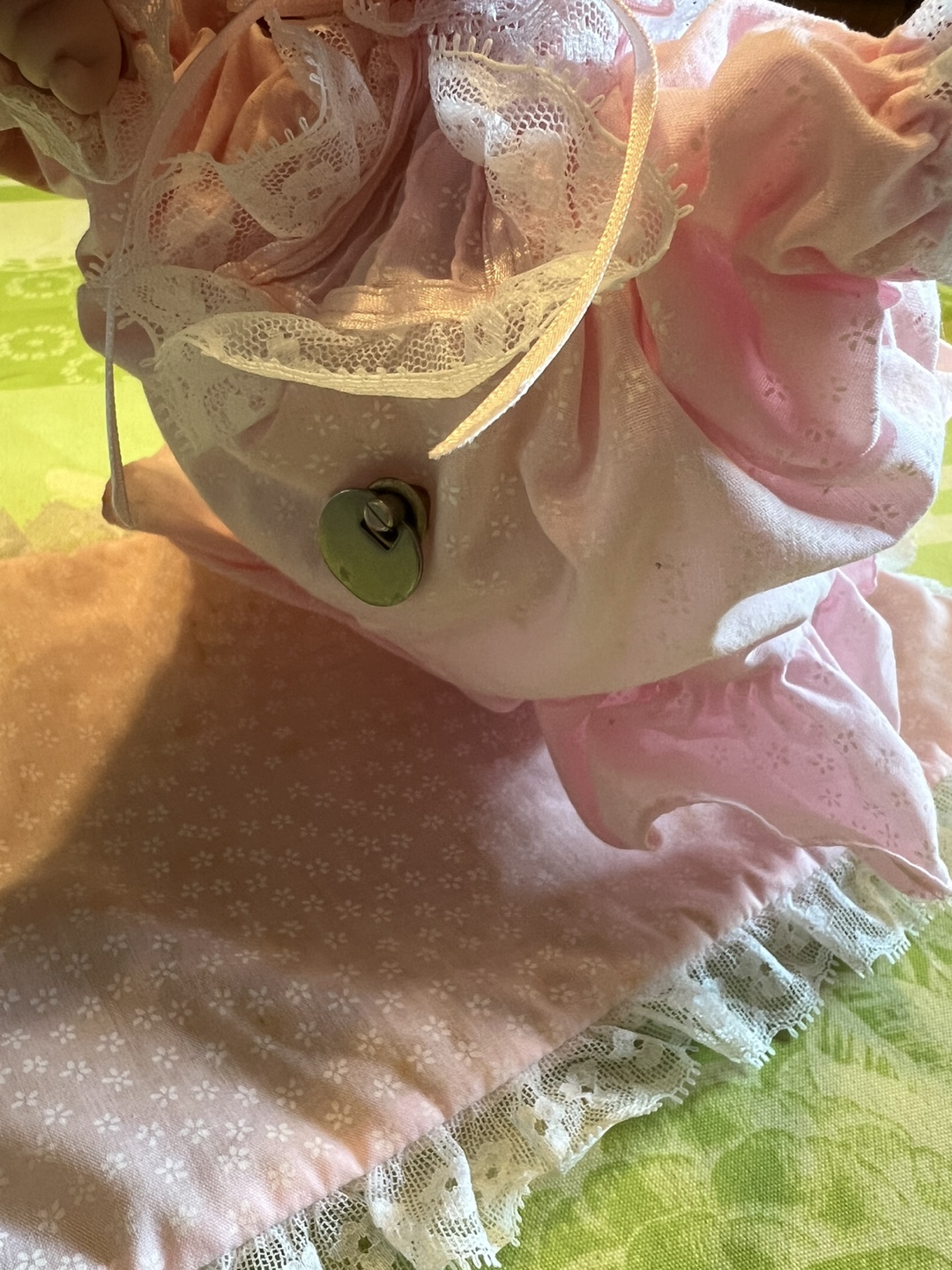 Vintage Porcelain Baby Doll plays music and moves - photo 2