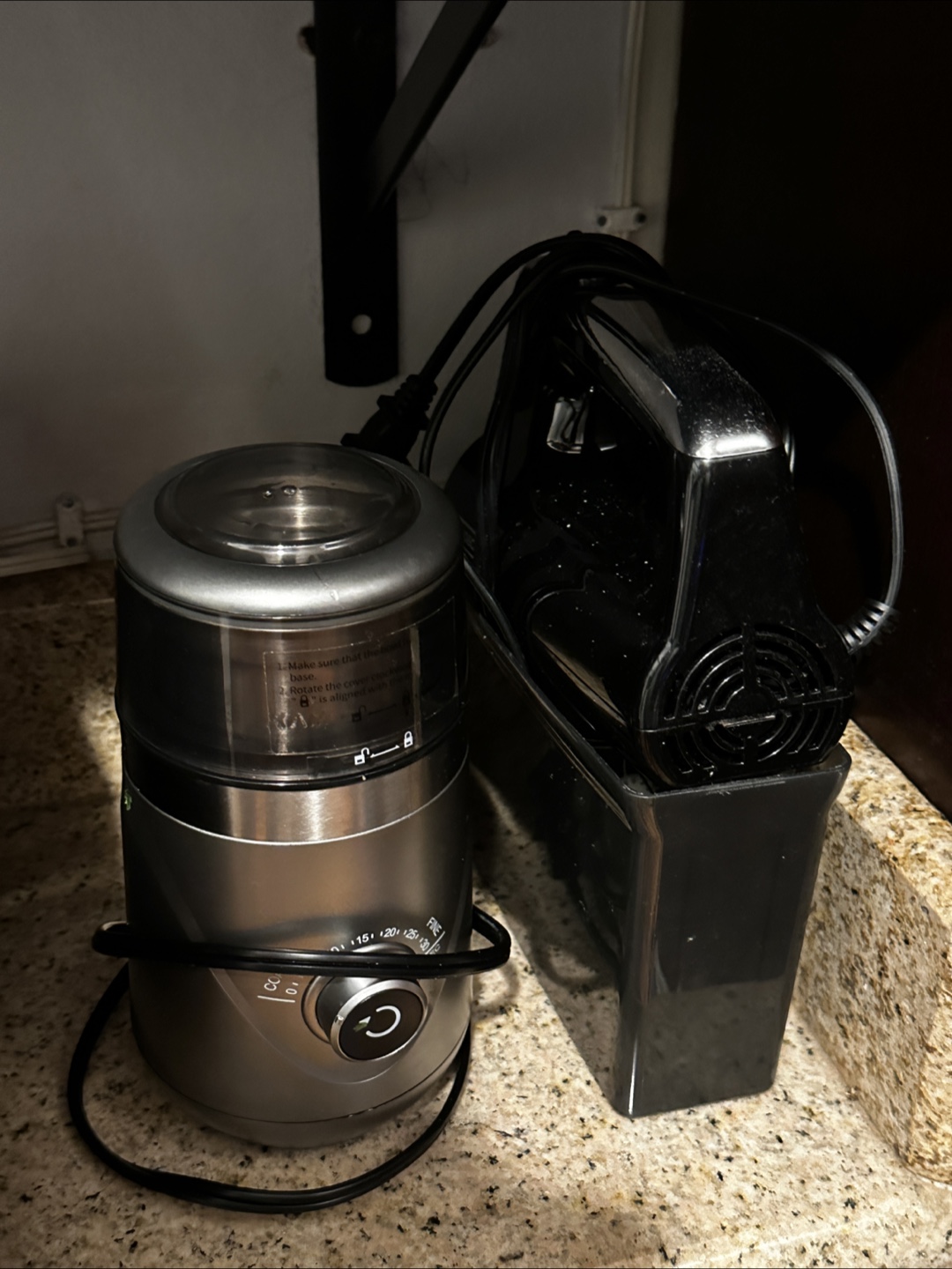Various small kitchen appliances