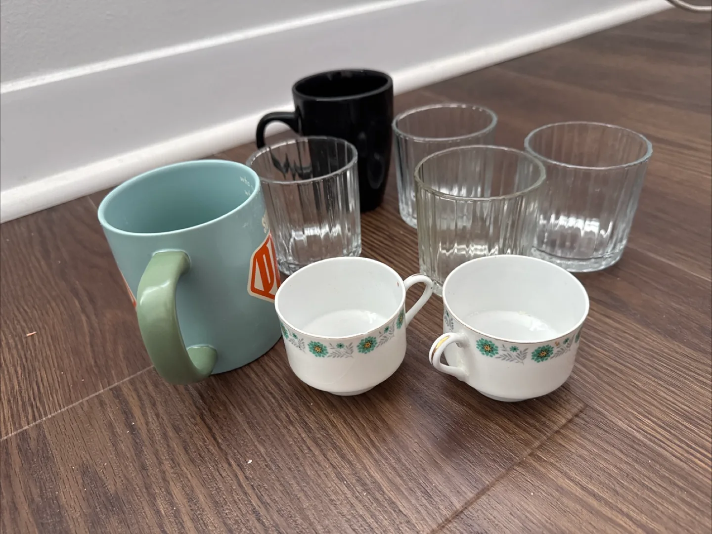Assorted Mugs and Glasses( all 3$) thumbnail