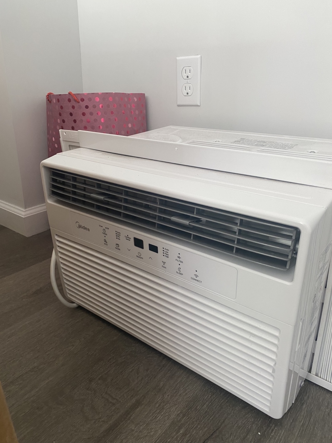 Midea Window Air Conditioner - photo 2