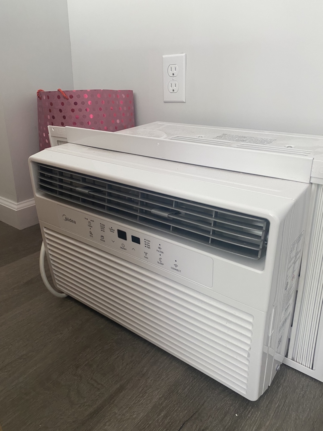 Midea Window Air Conditioner - photo 3