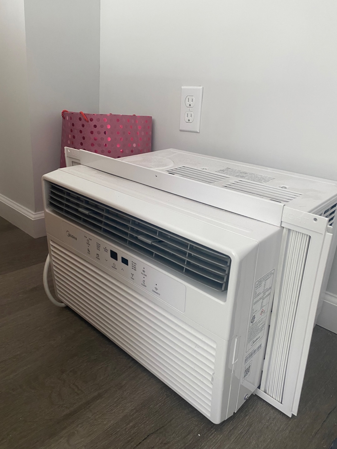 Midea Window Air Conditioner - photo 4