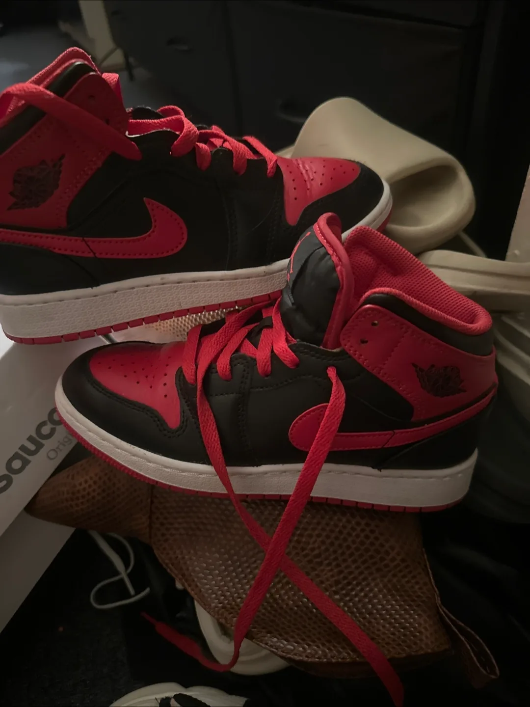 Air Jordan 1 Mid Black/Red thumbnail