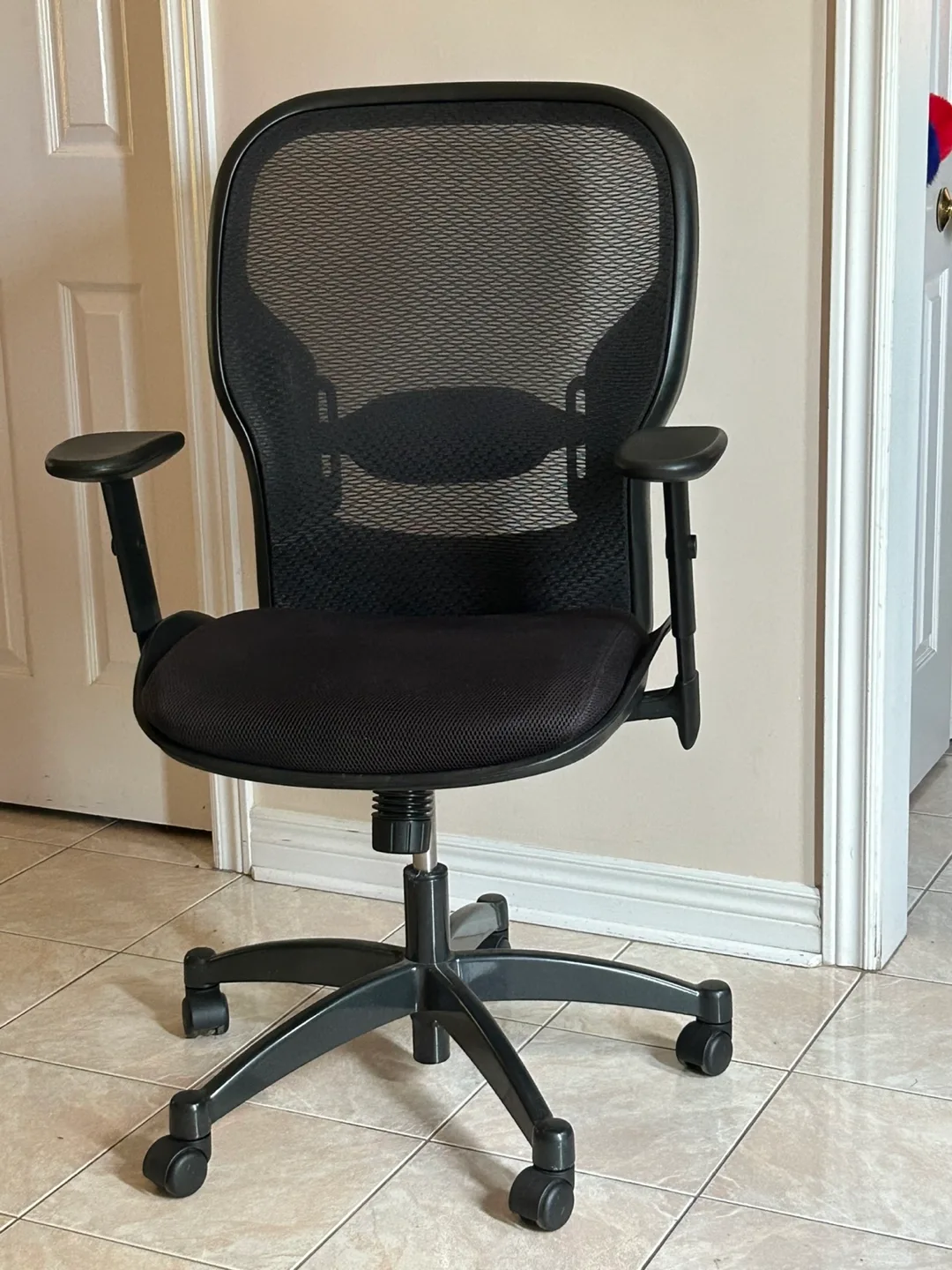 Black Mesh Office Chair thumbnail