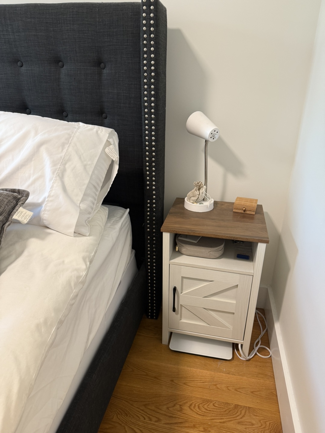 White & Wood Accent Nightstands - photo 4
