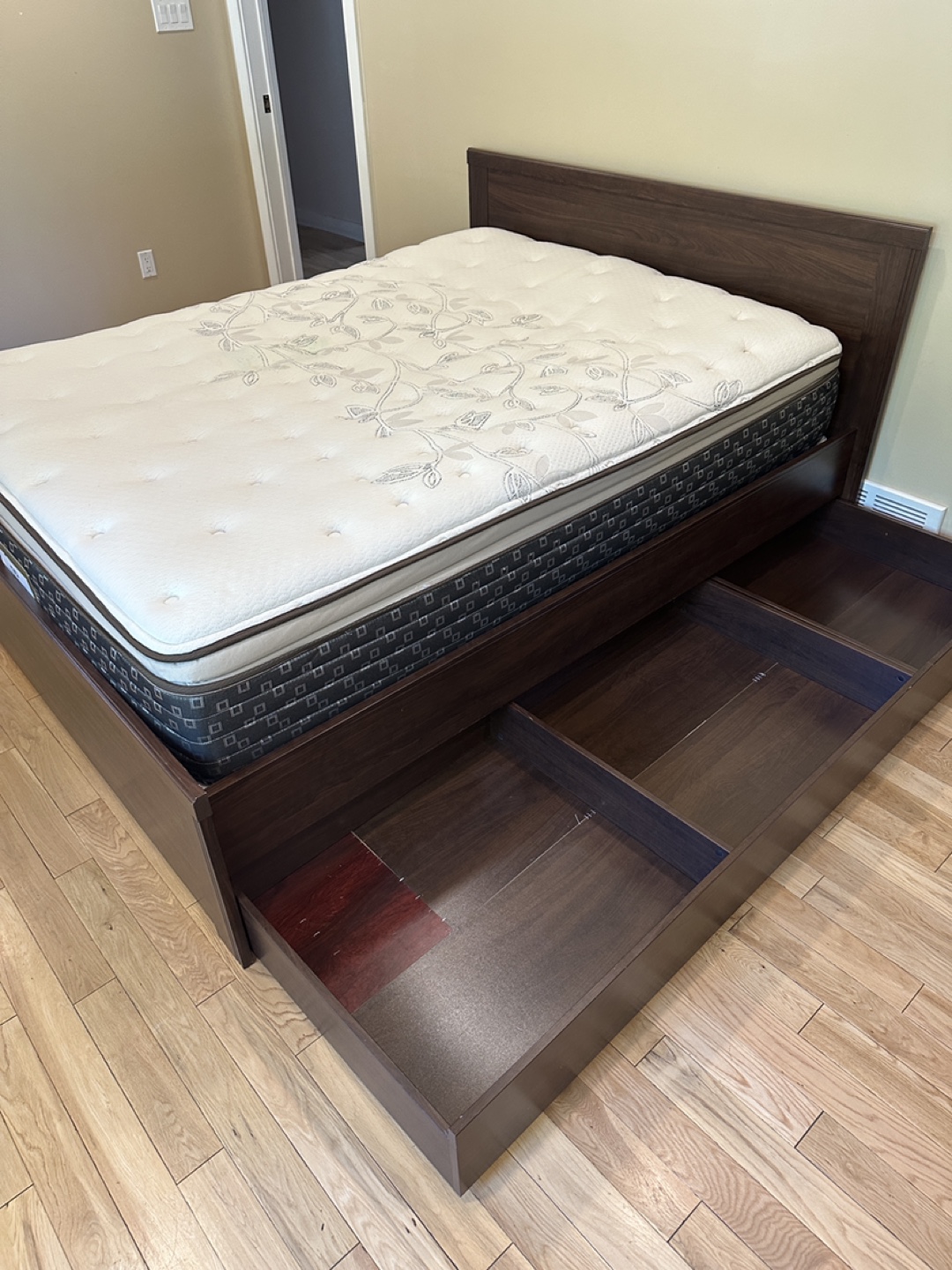 IKEA BRUSALI Queen Bed Set with Sealy Mattress (CAN DELIVER) - photo 2