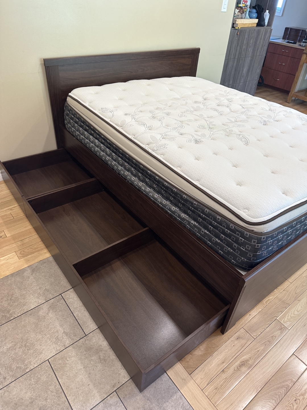 IKEA BRUSALI Queen Bed Set with Sealy Mattress (CAN DELIVER) - photo 3
