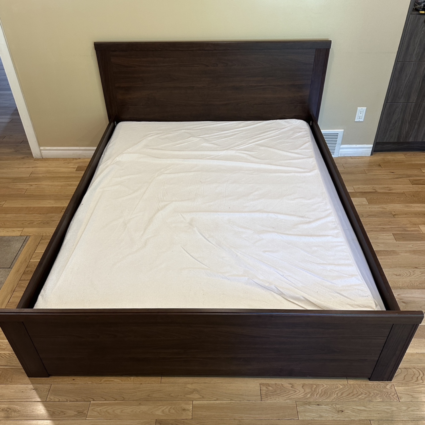 IKEA BRUSALI Queen Bed Set with Sealy Mattress (CAN DELIVER) - photo 5