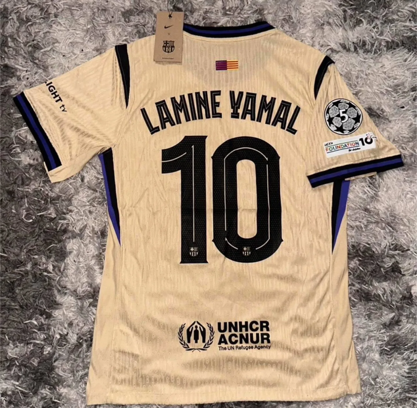 FC Barcelona 25/26 Lamine Yamal #10 Away Gold Kobe Jersey - NWT thumbnail
