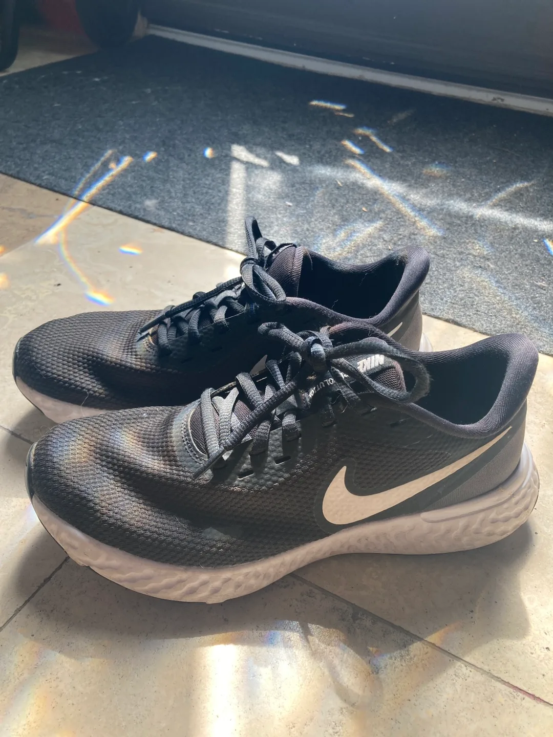 Nike women’s running shoes thumbnail