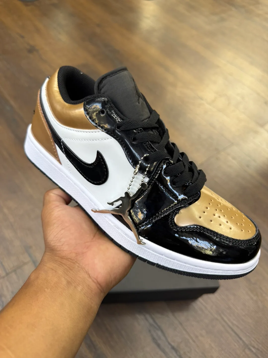 Nike Air Jordan 1 Low SE Black/White/Metallic Gold thumbnail