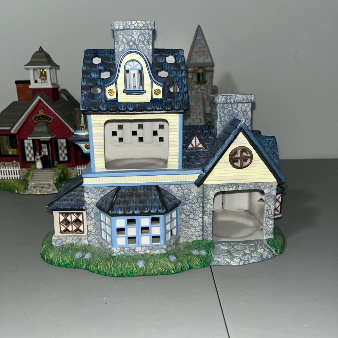 PartyLite Candle Shop Olde World Village Tealight House #1 thumbnail