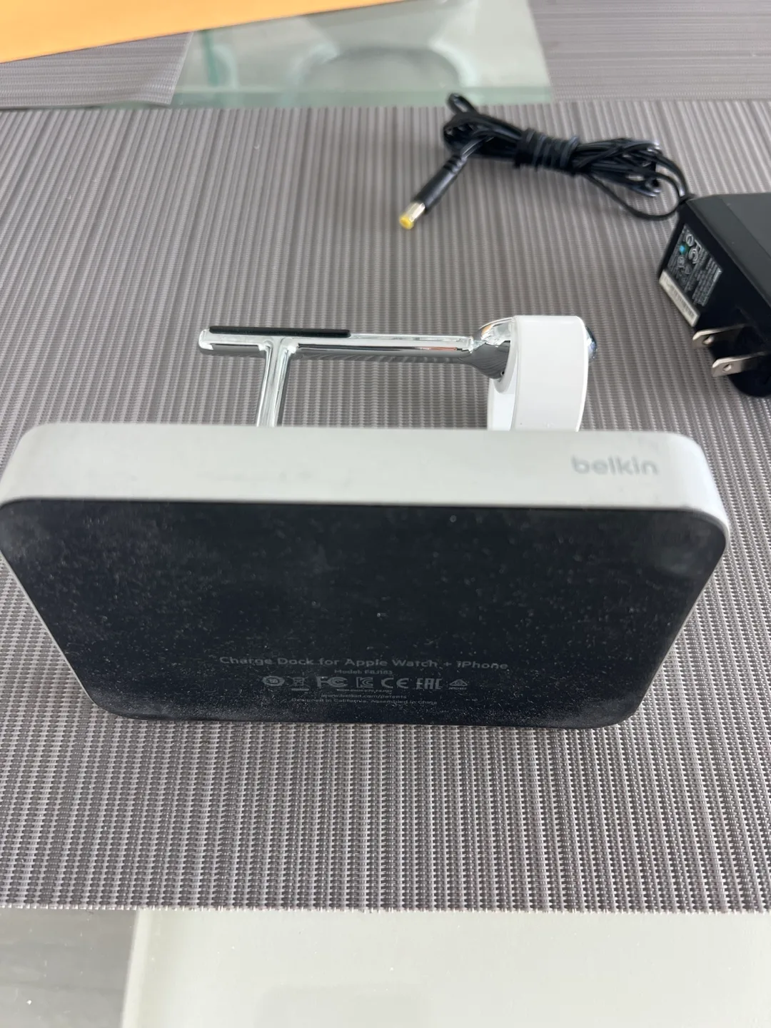 Belkin Charge Dock for Apple Watch + iPhone image indicator(2)