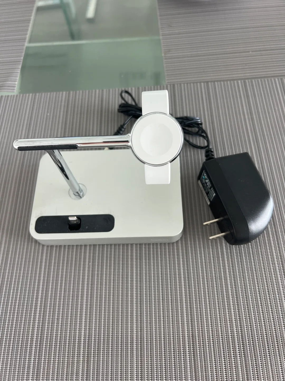 Belkin Charge Dock for Apple Watch + iPhone thumbnail