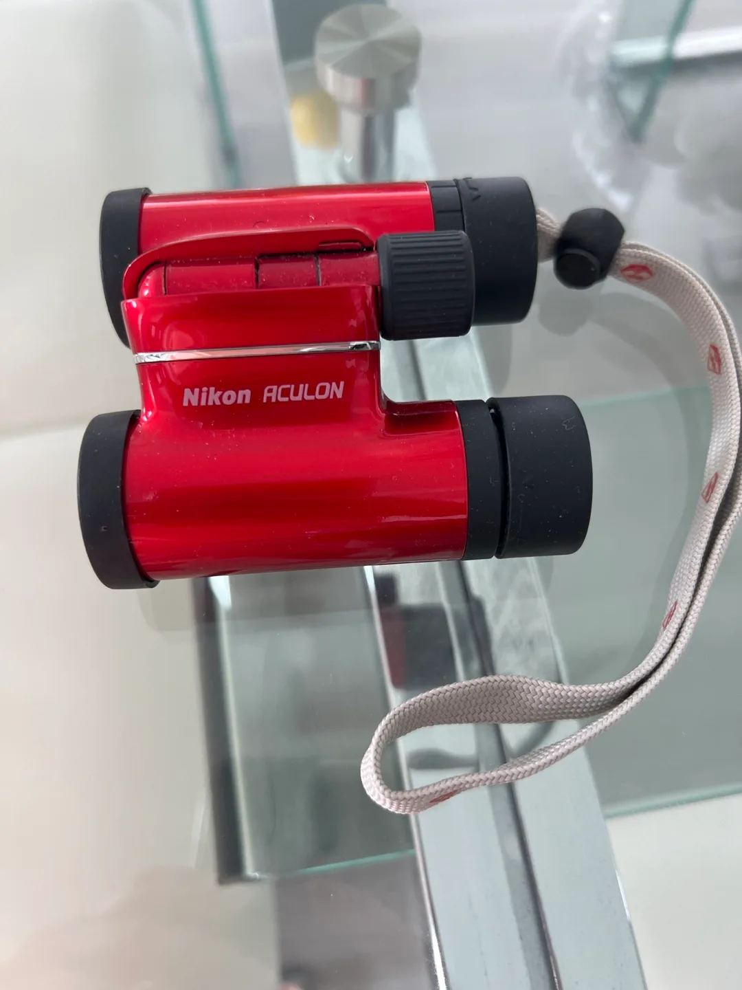 Nikon Aculon T01 8x21 Red Binoculars thumbnail