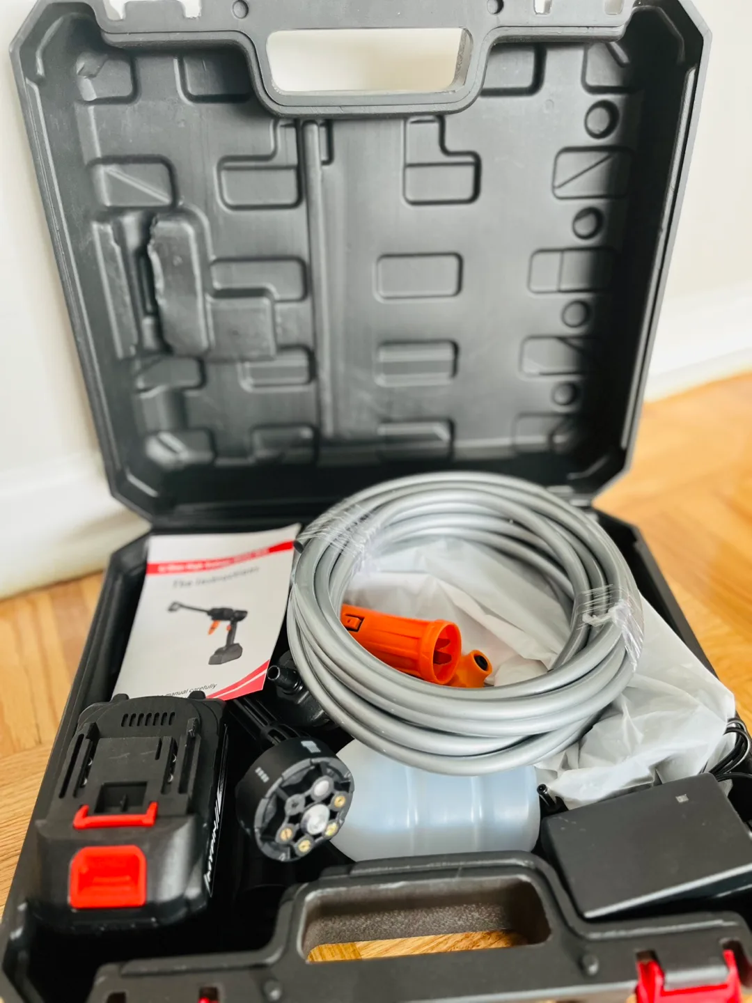 MYPIN Car Cordless Pressure Washer - Like New! image indicator(2)