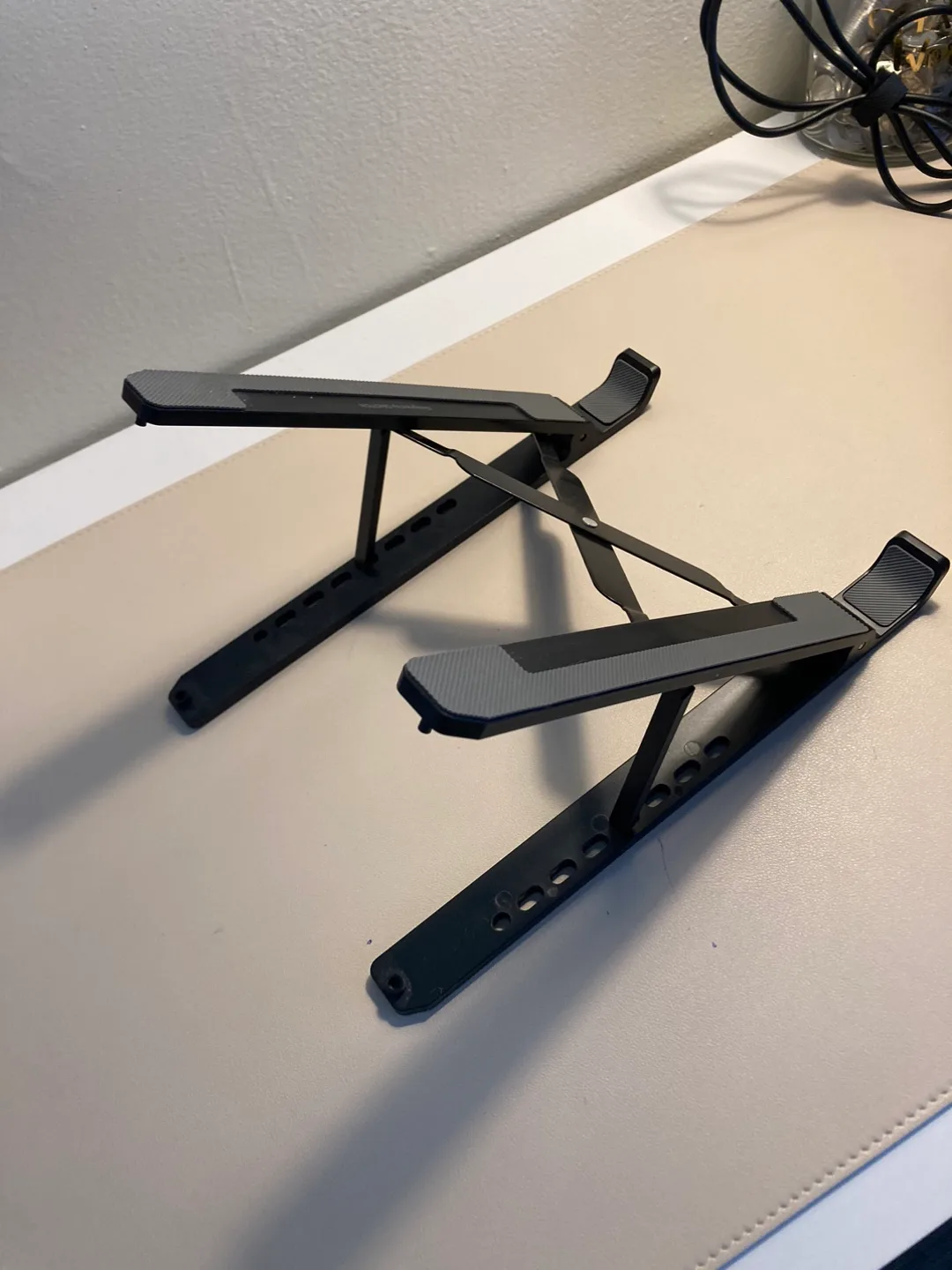 OMOTON Adjustable Laptop Stand thumbnail
