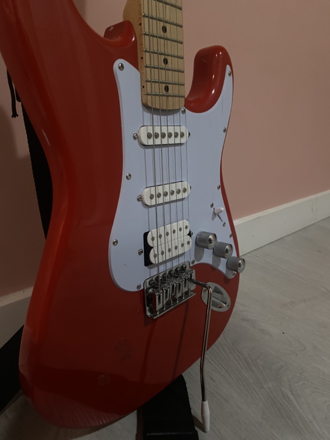 Red electric guitar - photo 2