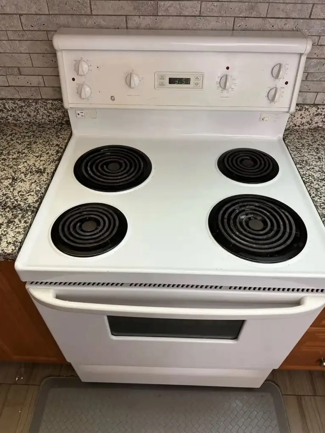 GE Electric Range - White image indicator(4)