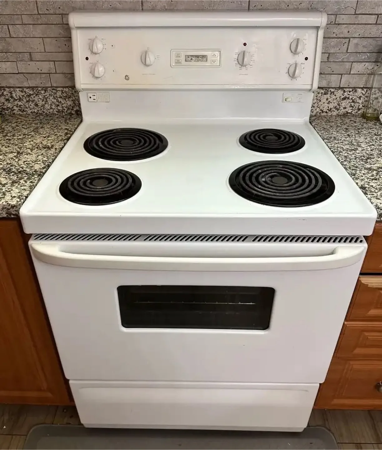 GE Electric Range - White image indicator(2)
