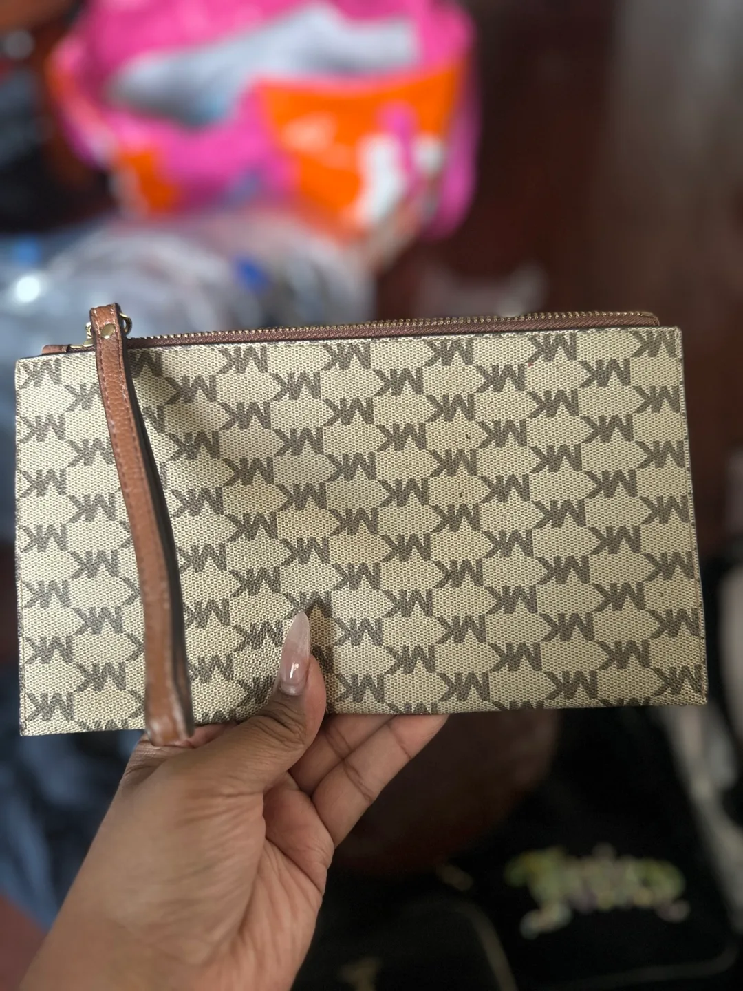Michael Kors Wristlet image indicator(2)