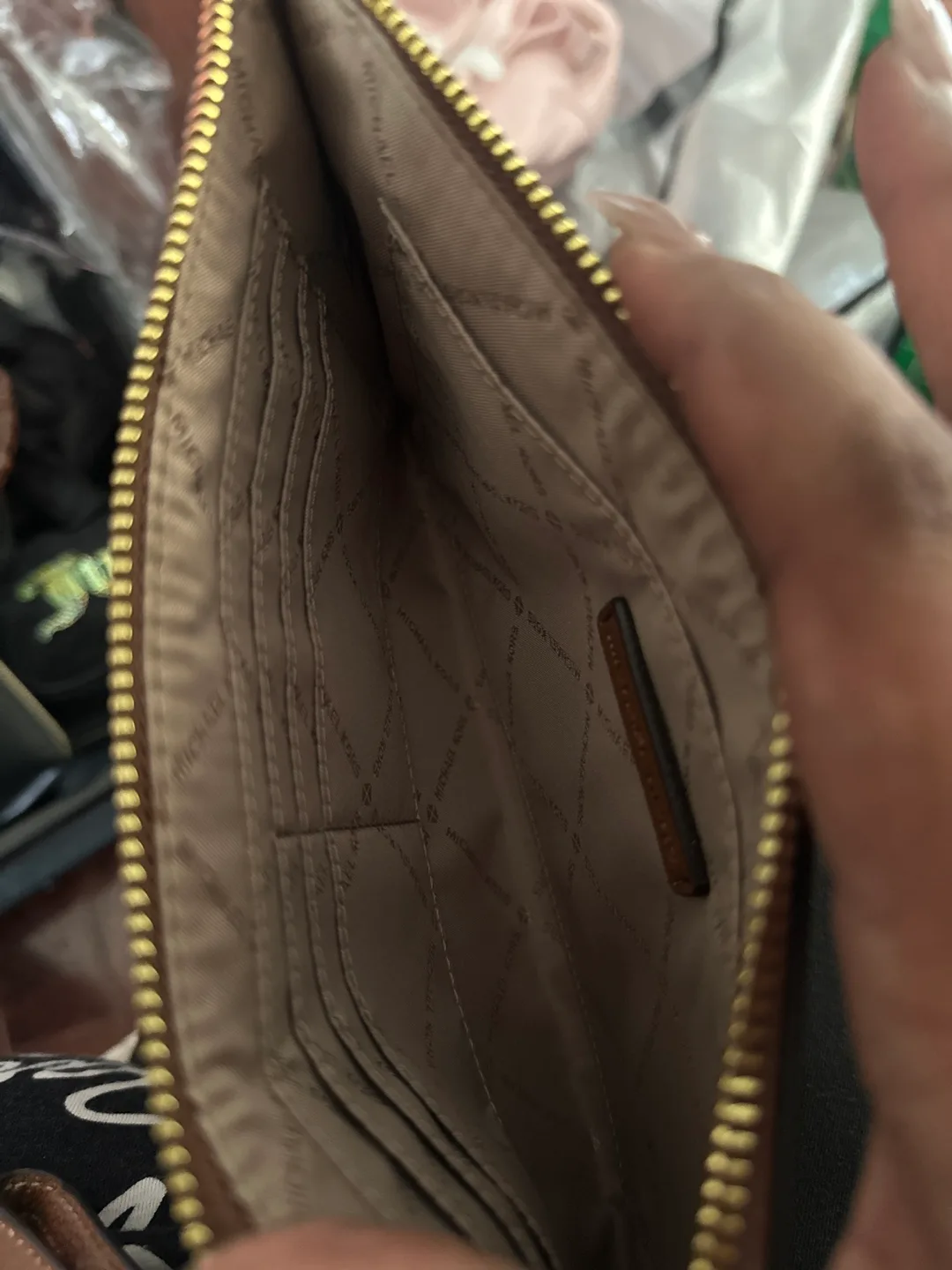 Michael Kors Wristlet image indicator(3)