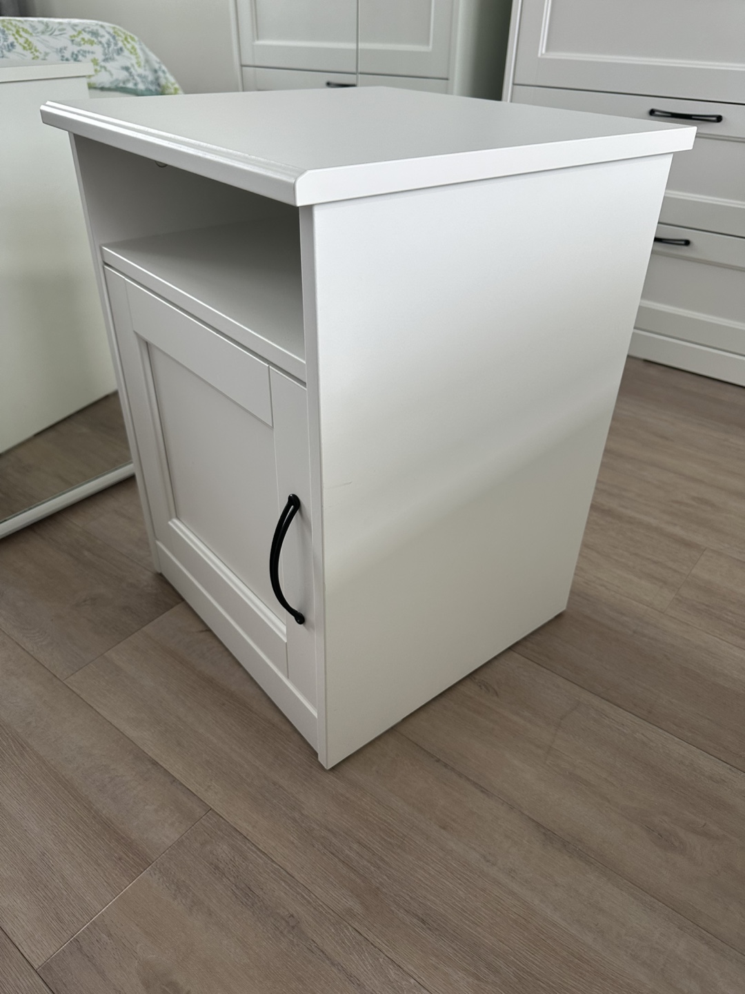 IKEA White bedside table with door - photo 2