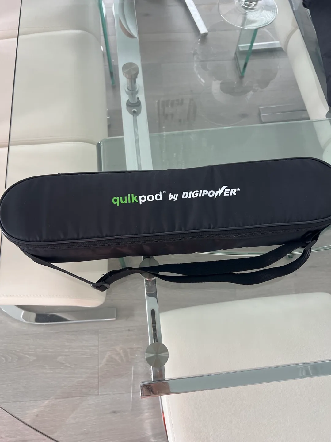Digipower Quikpod Selfie Stick image indicator(4)
