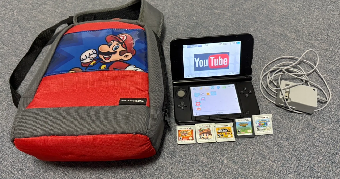 Nintendo 3DS XL with Games and Case image indicator(2)