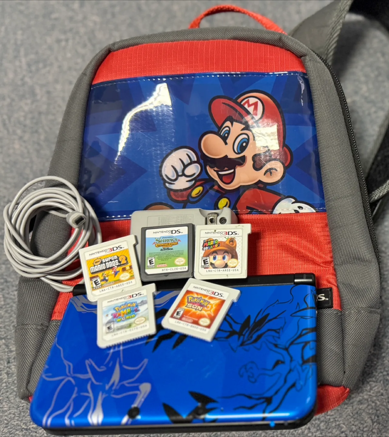 Nintendo 3DS XL with Games and Case image indicator(3)