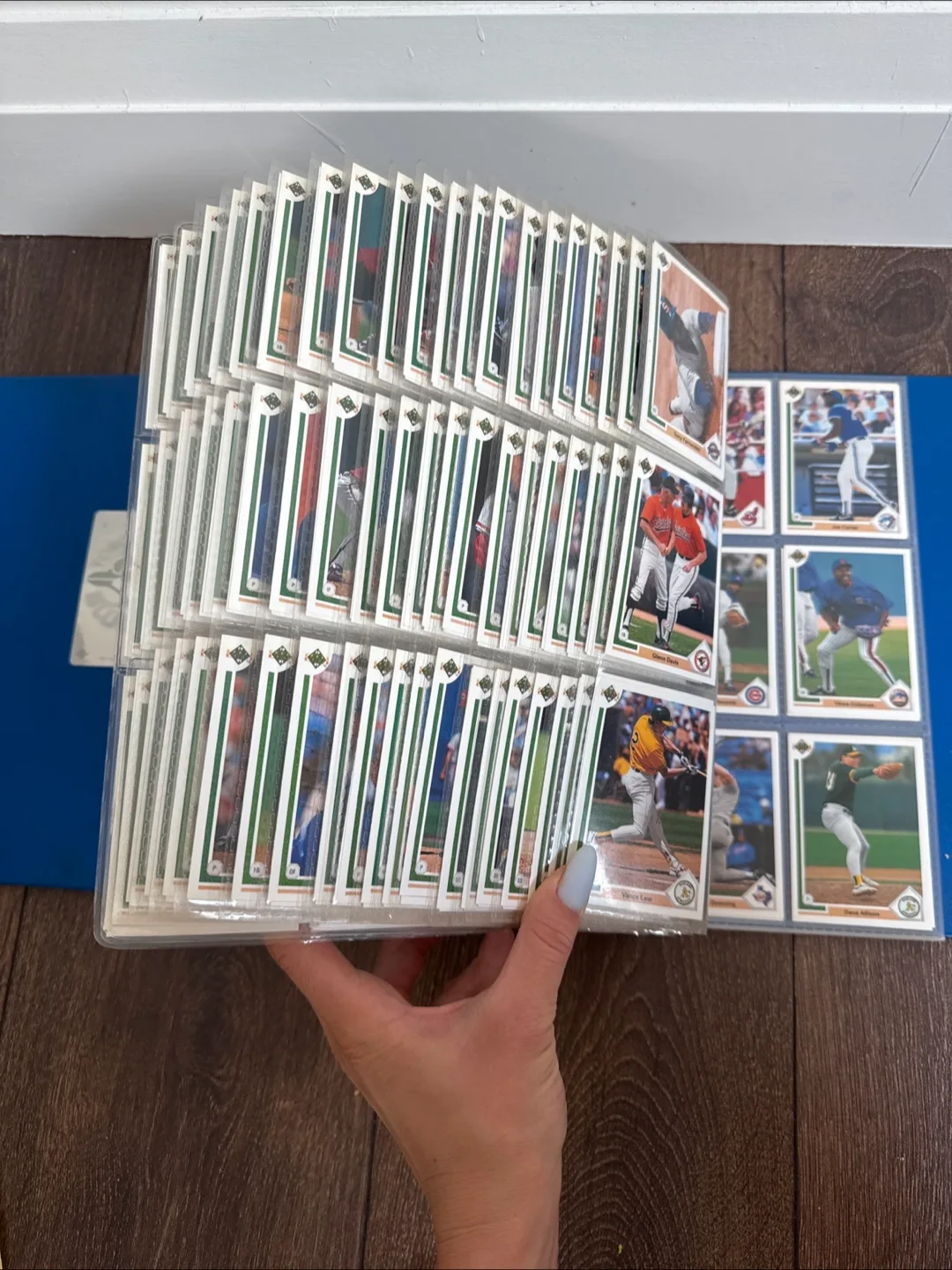 ⚾ VINTAGE Upper Deck Baseball Card Binder – HUGE Collection! ⚾ image indicator(2)