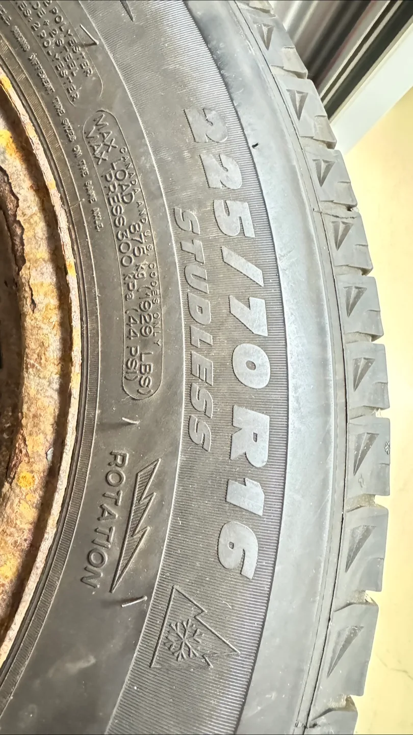 Michelin 225/70R16 Studless Winter Tires image indicator(3)