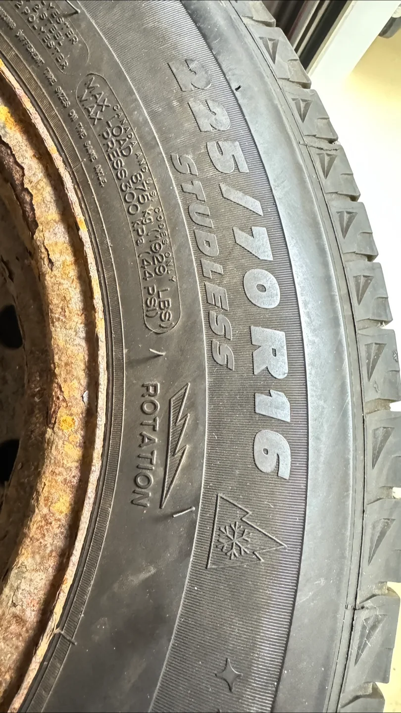 Michelin 225/70R16 Studless Winter Tires image indicator(2)
