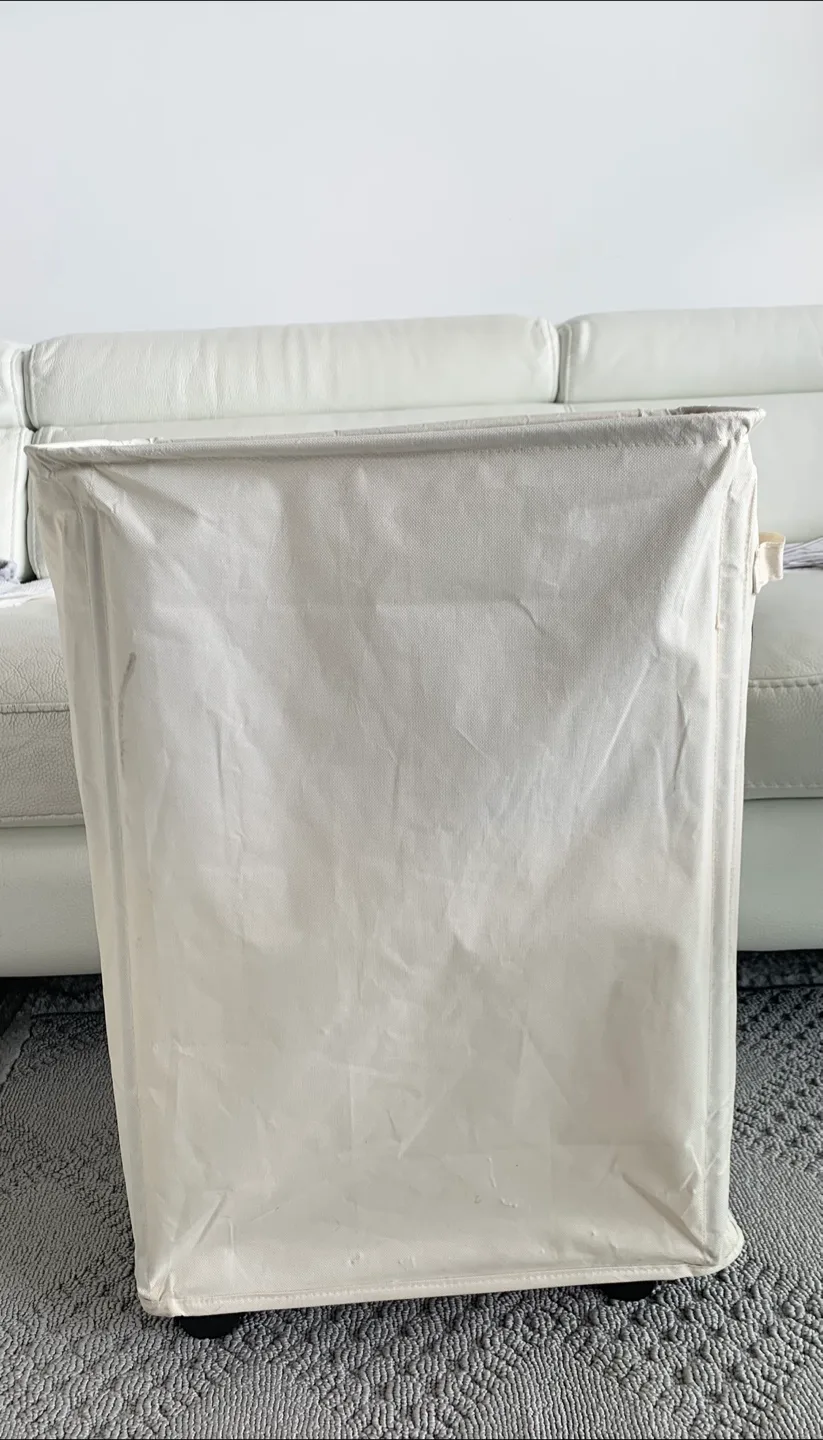 Laundry Hamper on Wheels image indicator(4)