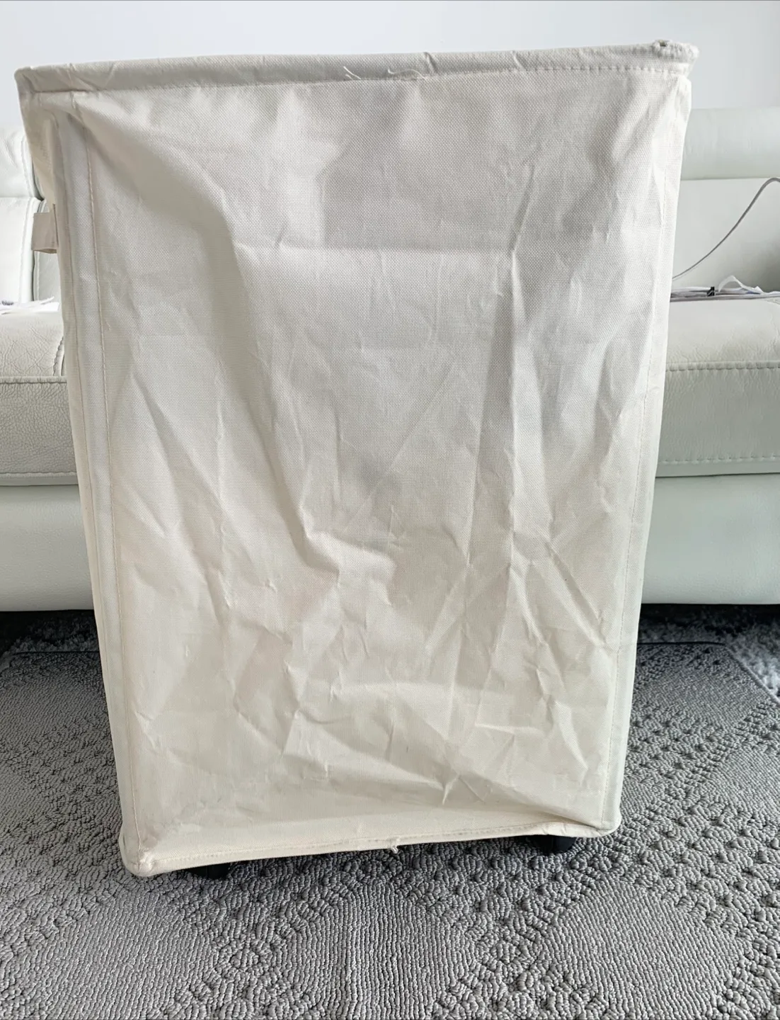 Laundry Hamper on Wheels image indicator(2)