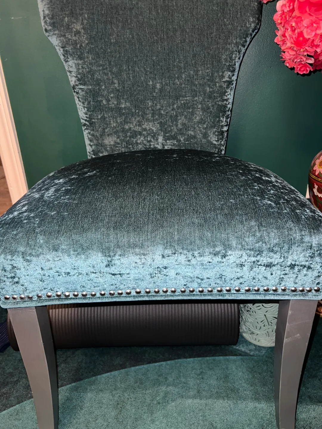 Teal emerald green accent boutique chair image indicator(2)