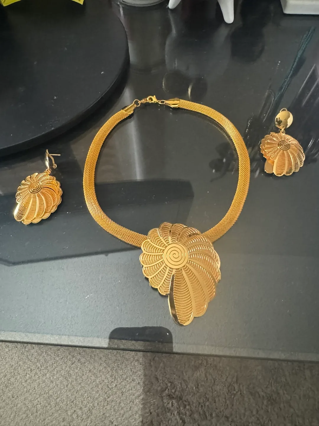 Gold Necklace & Earring Set image indicator(2)