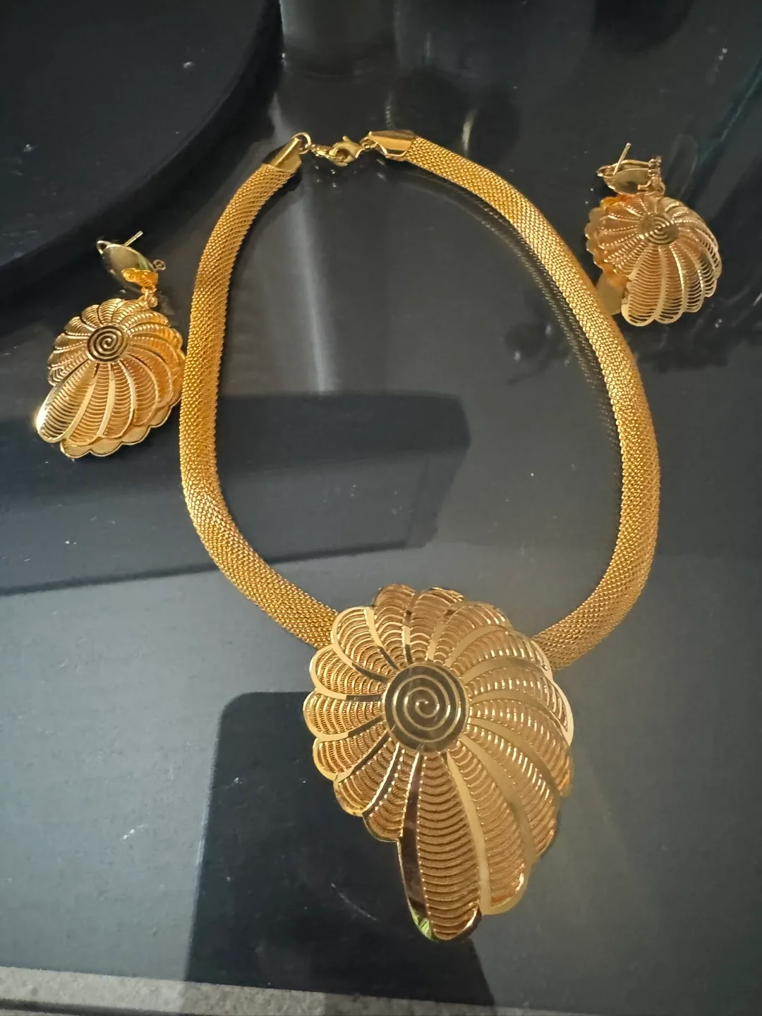 Gold Necklace & Earring Set image indicator(3)