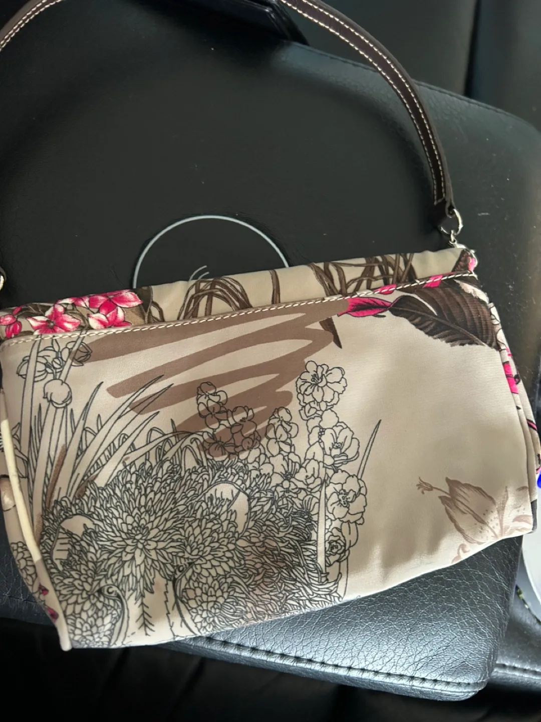 Salvatore Ferragamo Handbag image indicator(2)