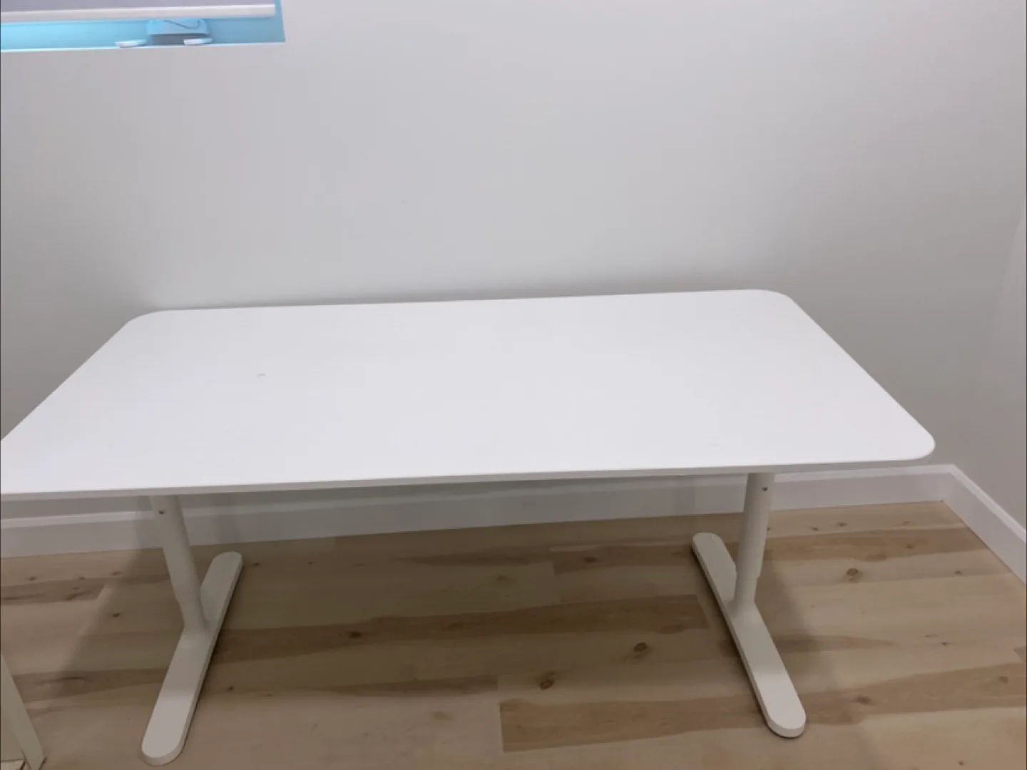 White Desk thumbnail