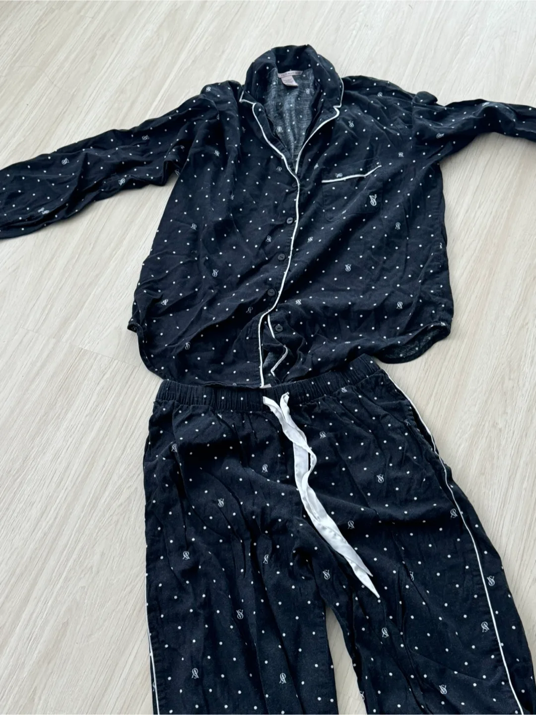 Victoria’s Secret pyjamas thumbnail