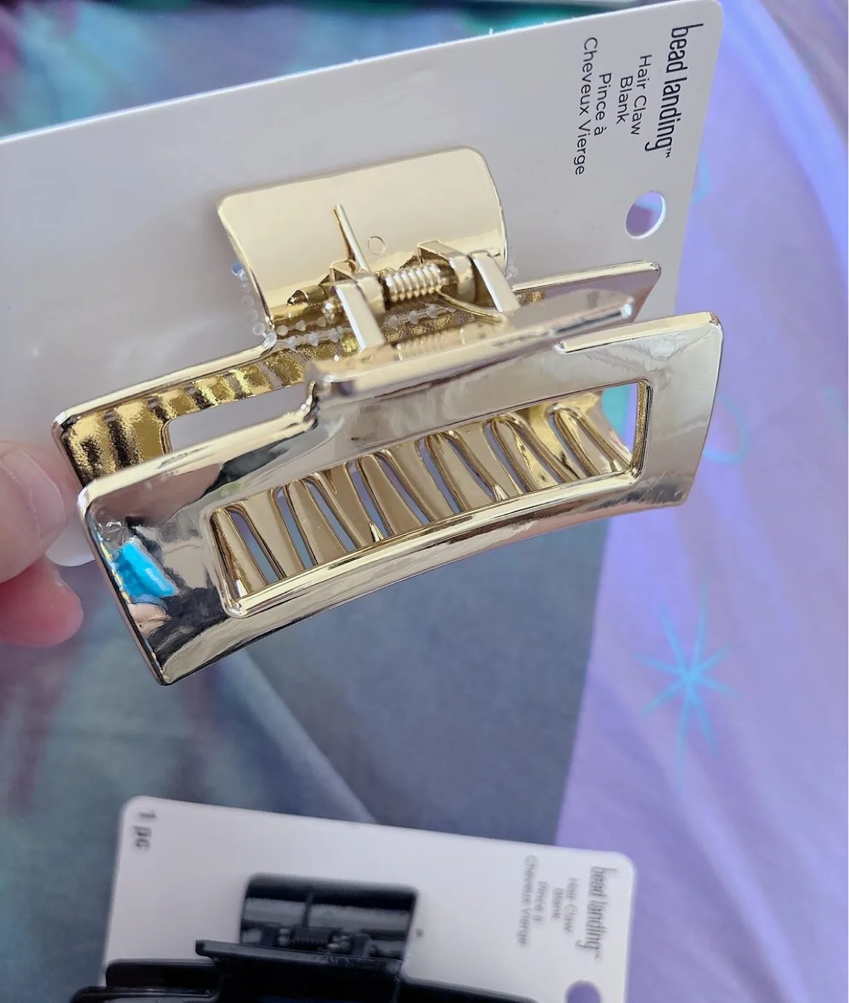 Plain claw: Gold and black image indicator(2)