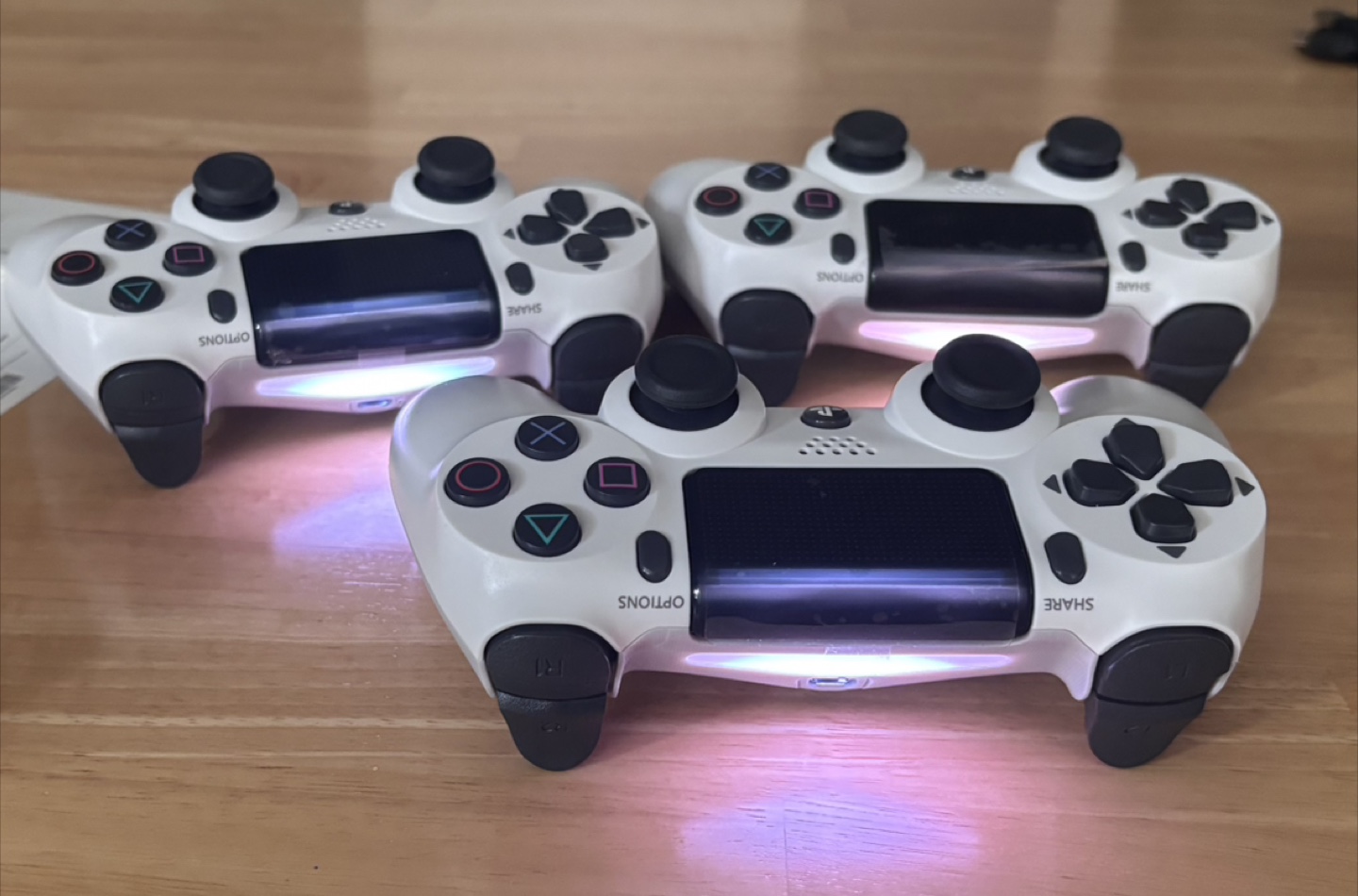 Sony PlayStation 4 DualShock 4 Wireless Controller - White - photo 4