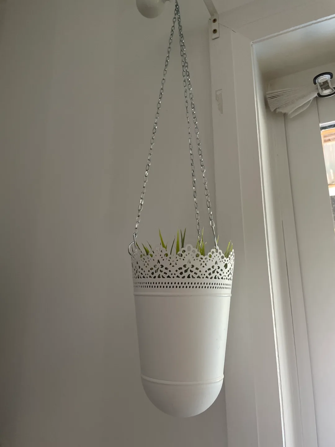IKEA White Hanging Plant Pot thumbnail