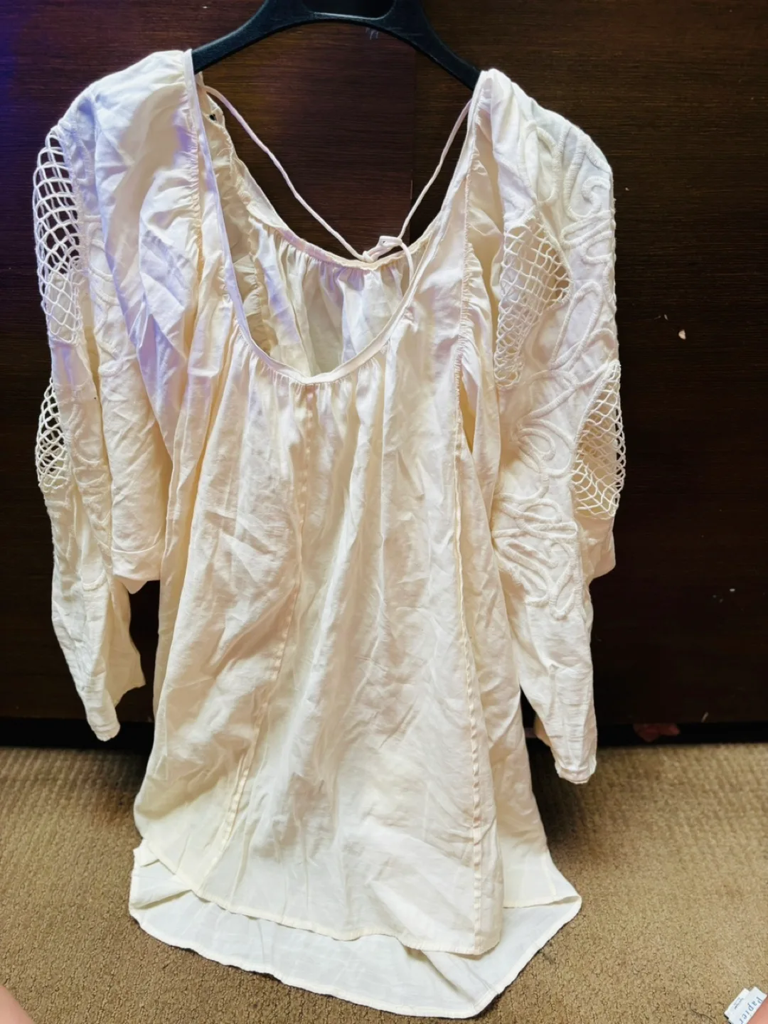 Cream-Coloured Blouse with Crochet Sleeves image indicator(2)