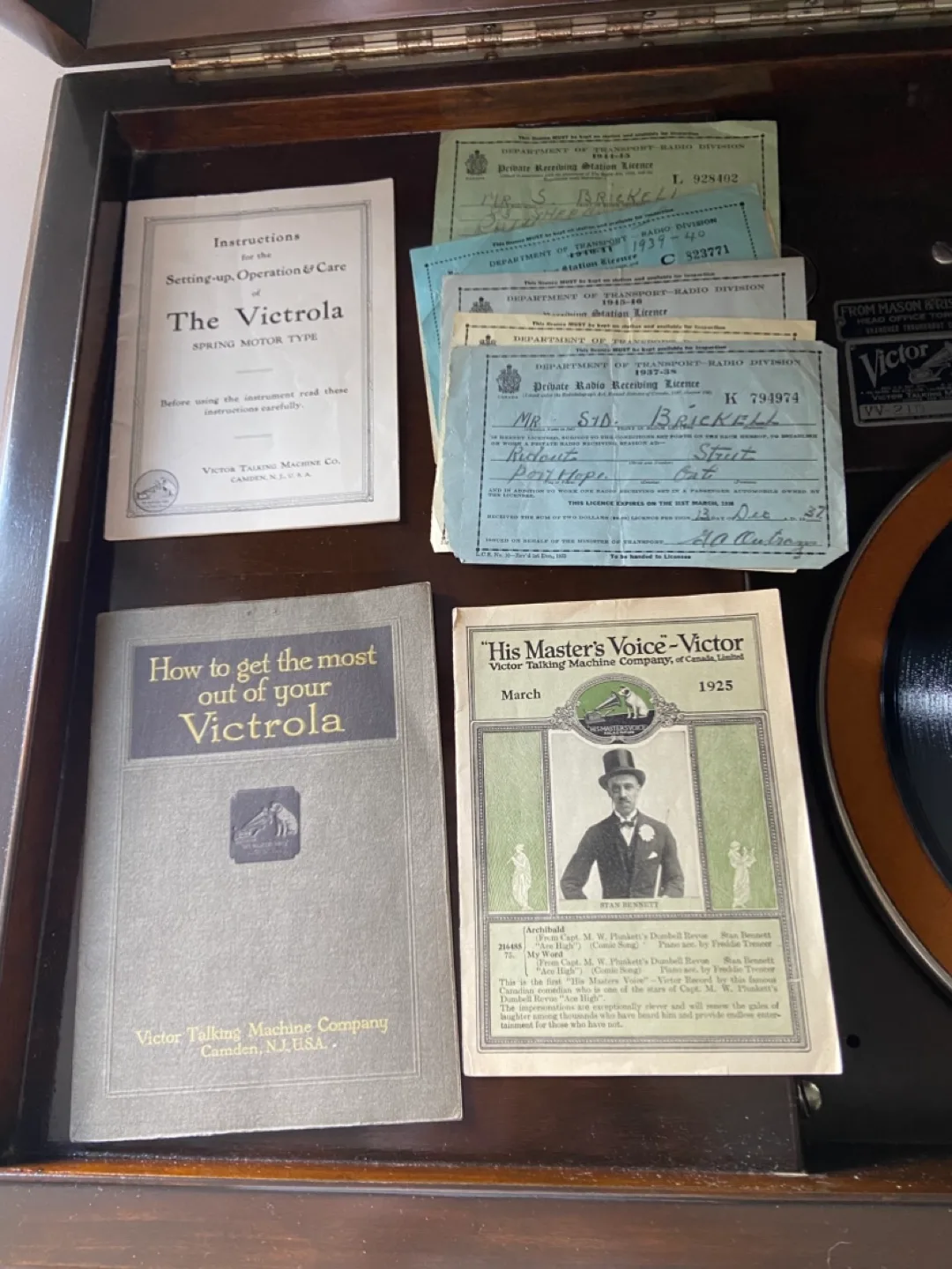 Victrola Record Player Cabinet 1925 image indicator(4)