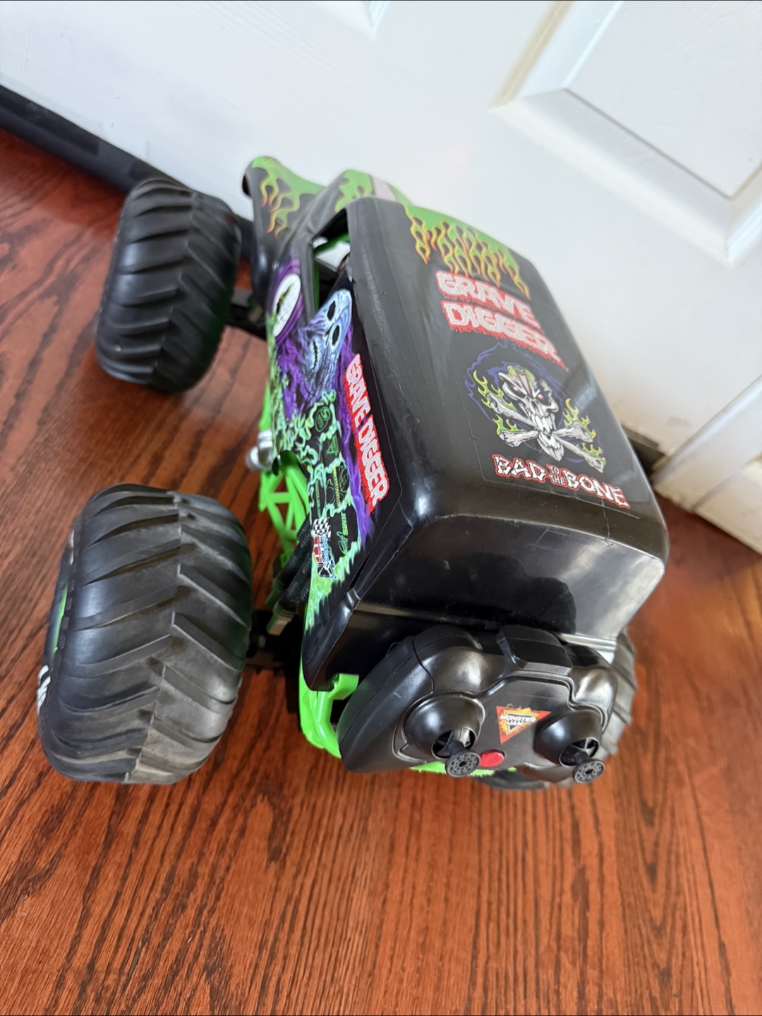 Monster Jam Grave Digger RC Truck - photo 3